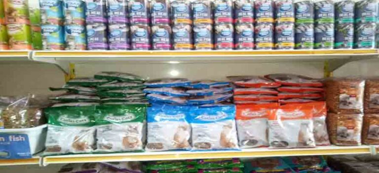 Makanan kucing di Meow Catz Shop Mentakap