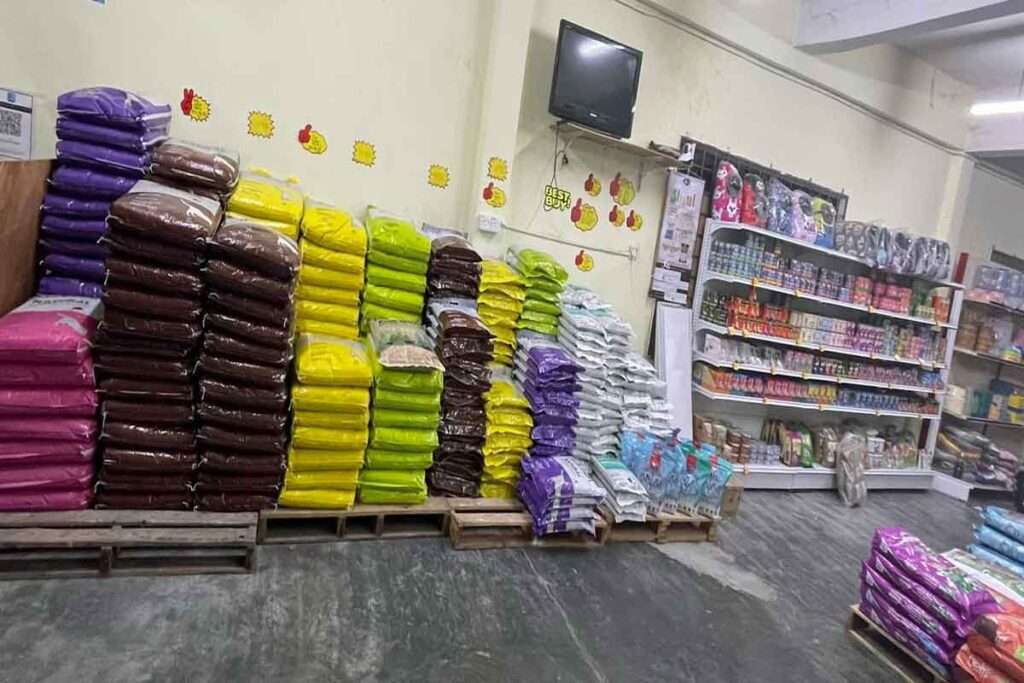 Makanan haiwan peliharaan di Elllena Pets Shop