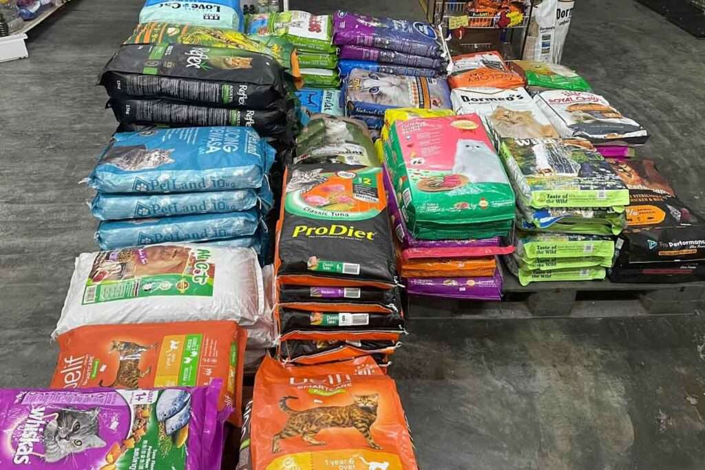 Makanan kucing pelbagai jenama di Elllena Pets Shop