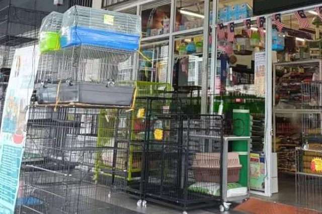 peralatan dan keperluan penjagaan pets di happy paws pet shop