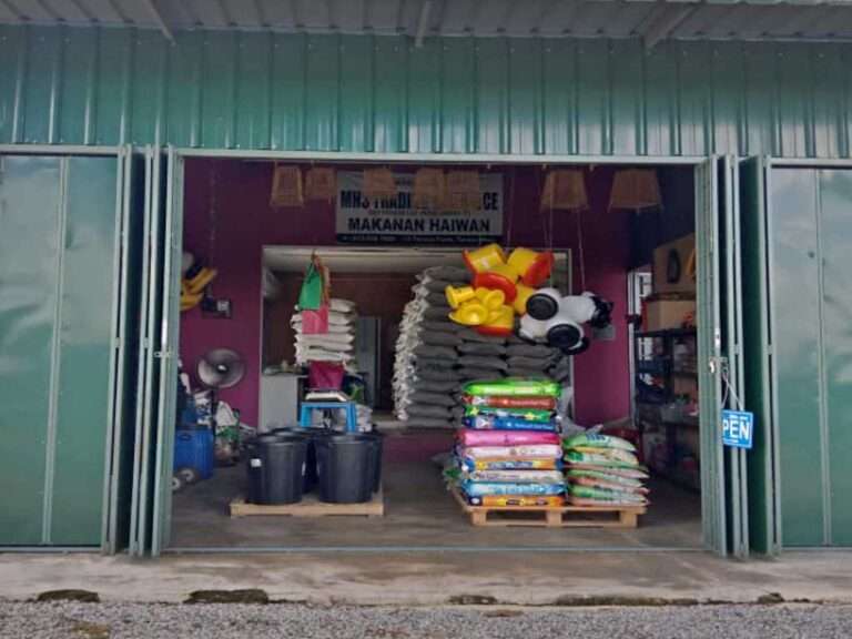 Kedai makanan haiwan Teratai MAju di Bachok, Kelantan
