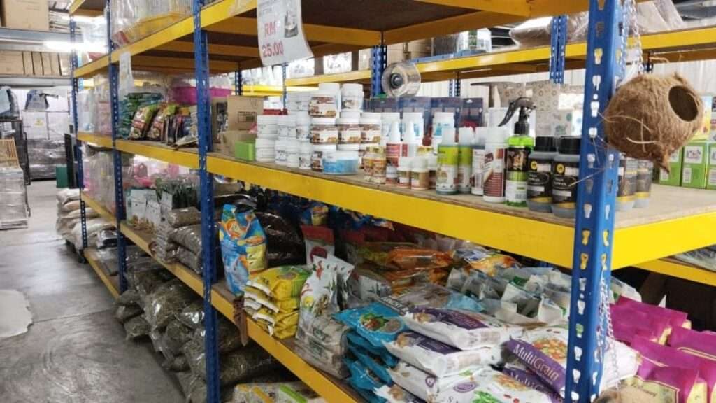 My Pets and cats centre Malim menawarkan pelbagai pilihan  barangan