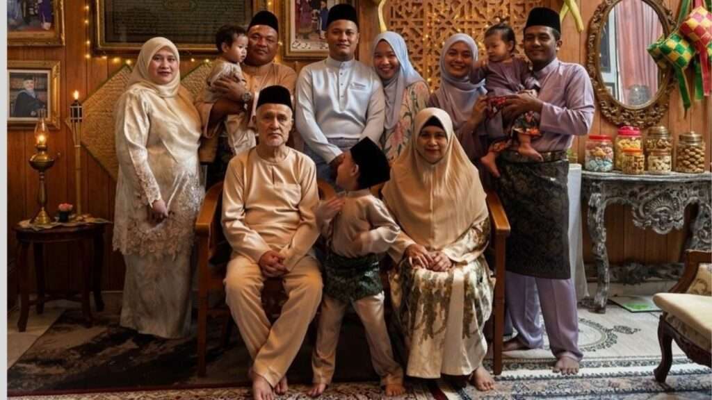 Bergambar bersama keluarga pada hari raya 22..3.26 